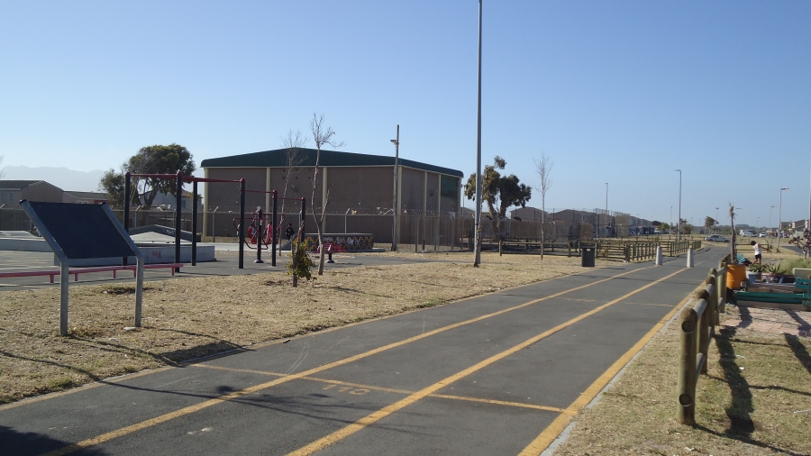 2 Bedroom Property for Sale in Pelican Park Western Cape